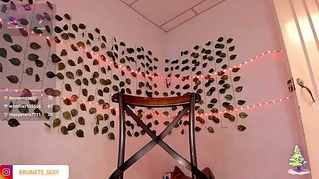 sexy_brunette_12 webcam