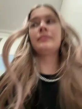 blonde_exe from StripChat is Freechat