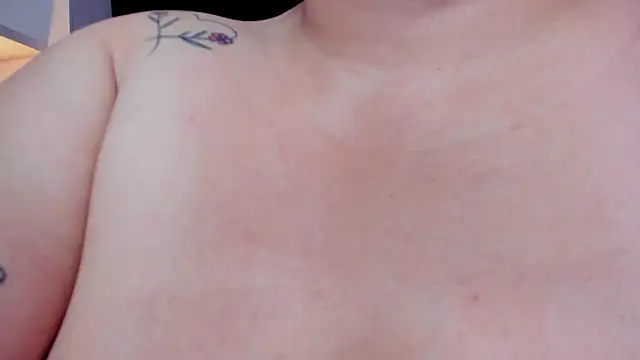 ScarletBigTitties webcam