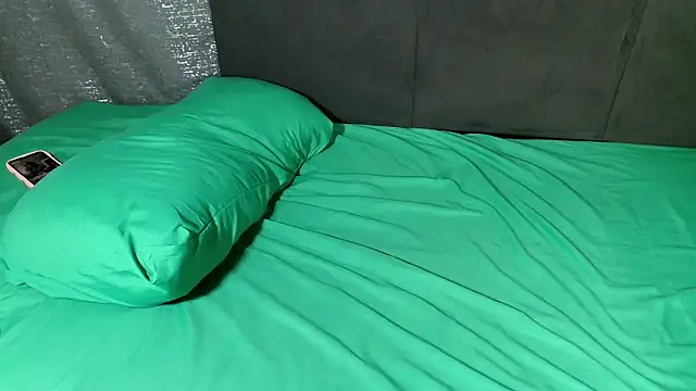 hugetitisxx (F young) - sexy hugetities show