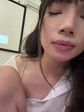 Yiyi-707 from StripChat is Freechat