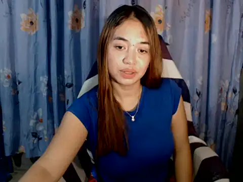 urlover_mae26 - Urlover_mae26's free webcam