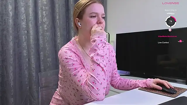 lovly_bambi (F young) - 10 slap tits