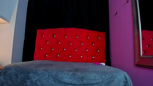 ScarletBigTitties webcam