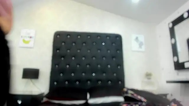 alana_johnson_0 (F mature) - FEETS ON CAMERA