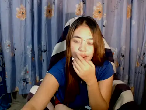 urlover_mae26 webcam