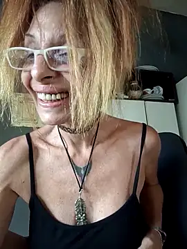 Webcam Model (FrozenWaffle) is live