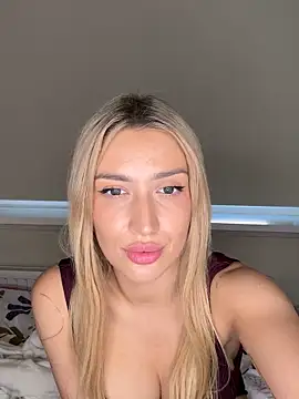 BlondeChiara webcam