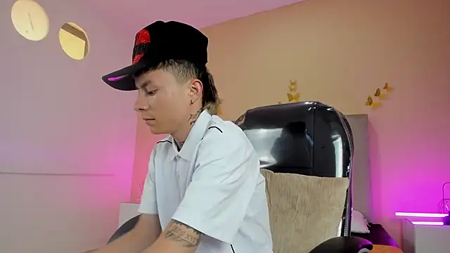 nascary_fox (Ask my age) - show ass