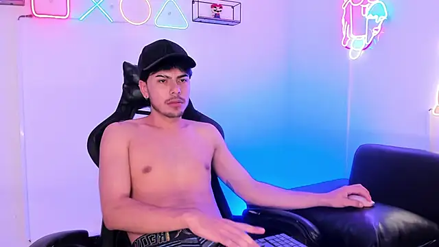 izack_01 - Izack_01's free webcam - UK Sex Cams