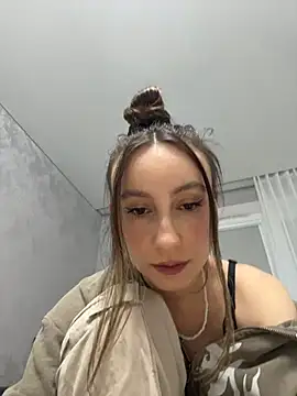 viviandaimond1 - Viviandaimond1's free webcam - UK Sex Cams