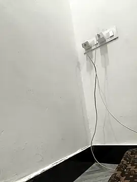 Webcam Model (queen-reenu) is live