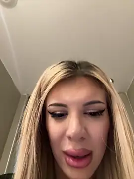 AlyssaFoxx_ from StripChat is Freechat