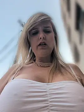 Sexybiene969 from StripChat is Freechat