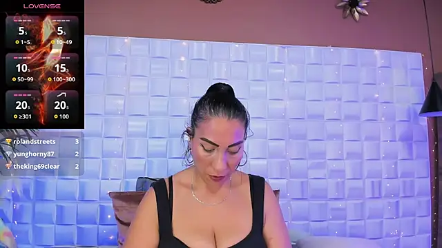 amberjoymilf - AmberJoyMilf's free webcam - UK Sex Cams