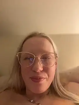 LeniMaria from StripChat is Freechat