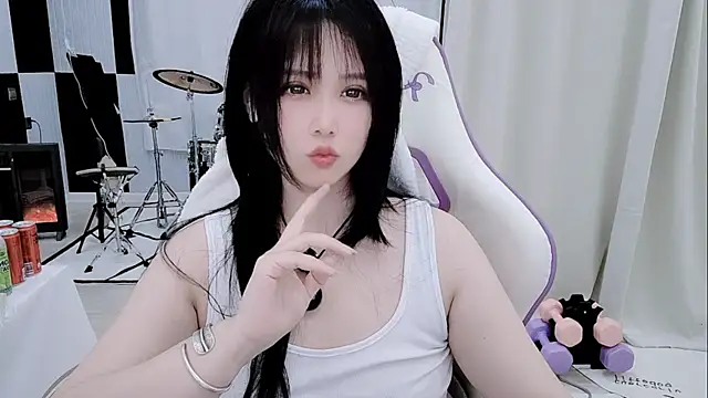 evangelin-e (F milf) - 愿来岁 ：有钱 有盼 无疾 无忧    生日快乐