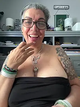 Webcam Model (dieseldame1313)  is live.Free join now!