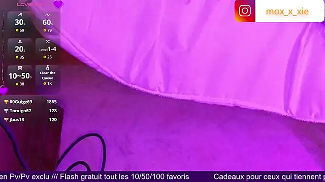 Moxxxie live sex cam