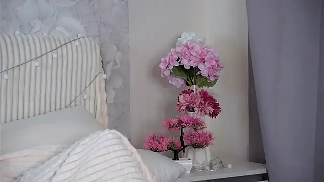 SunnivaCovil live sex cam