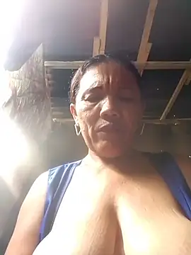 Webcam Model (sara_milf777) is live