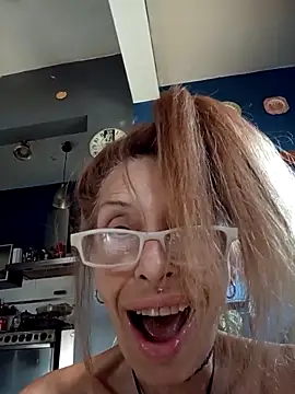 Webcam Model (FrozenWaffle)  is live.Free join now!