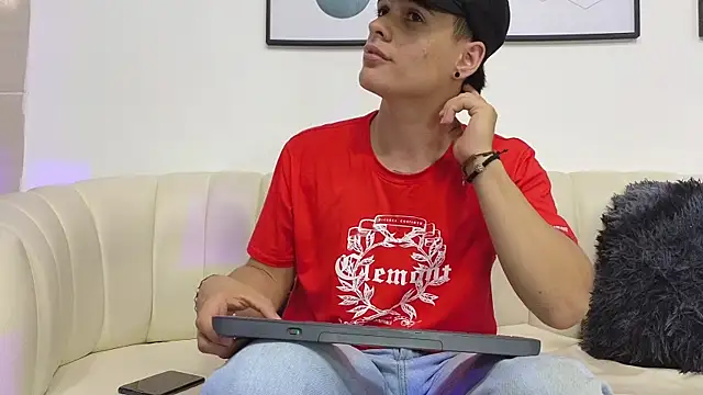 benitosaenz (M twink) - completely naked