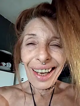 Webcam Model (FrozenWaffle)  is live.Free join now!