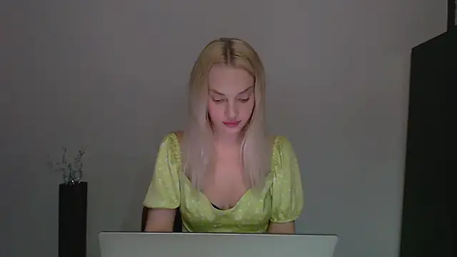 Lia_noo_regrets webcam