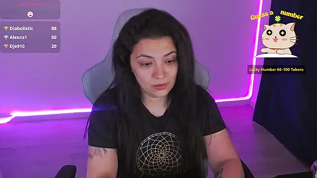 LuciaLoca live sex cam