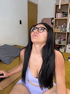 sexyedith09 (F young) - Brincar en la cama desnuda🍑