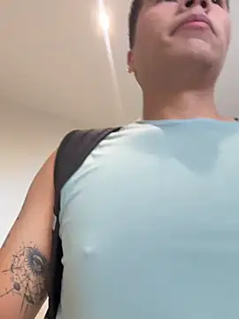 logan_smith1 (M young) - Show cum in the car on public roads