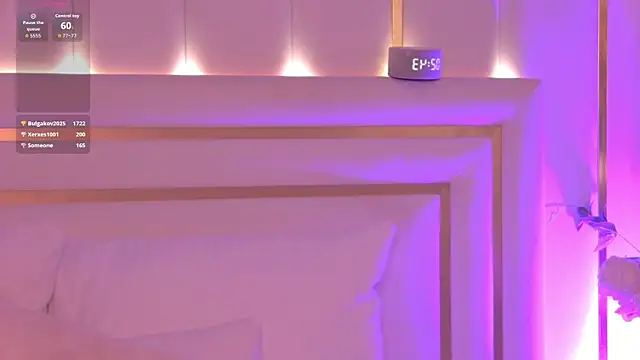 leyafoxhall (F teen) - Ride a pillow - Toy Control (two minutes