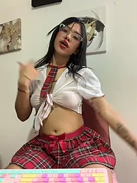 Webcam Model (Lily_em)  is live.Free join now!