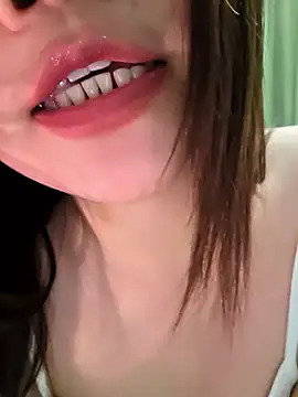 gugu11211 (F young) - 新人主播~今年22，争取拥有小粉✨✨