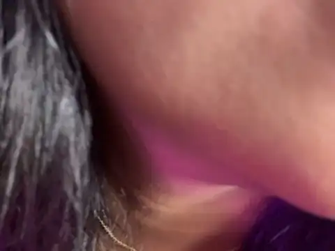 Its_cherry_magic webcam