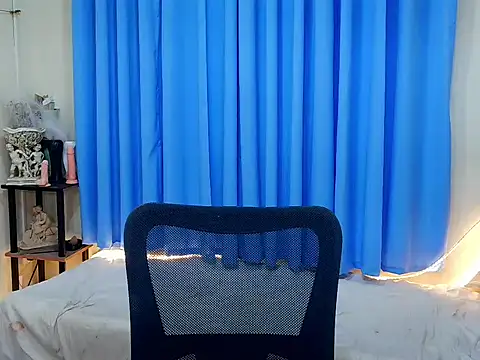 Mimi_Mckinley's room