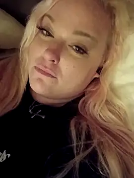 Cumslutsnowbunnie69 live sex cam