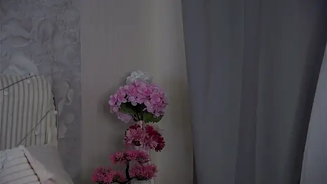 SunnivaCovil live sex cam