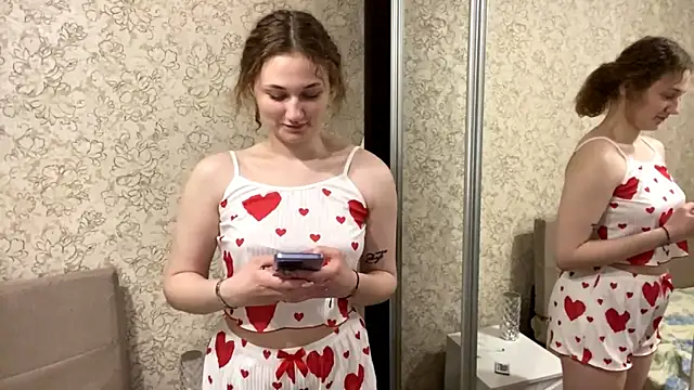 SophieNiktashu webcam