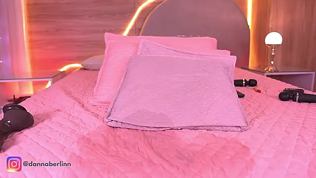 danna_berlin_'s Stripchat show and profile