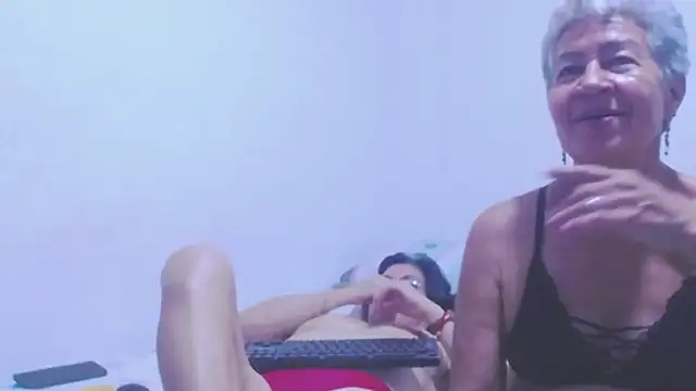 sexycristina_2 - Sexycristina_2's free webcam - UK Sex Cams