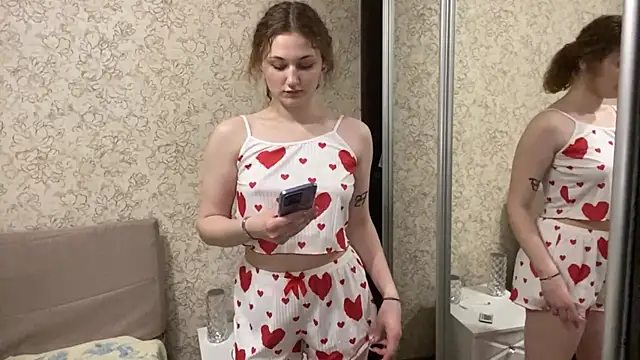 SophieNiktashu webcam