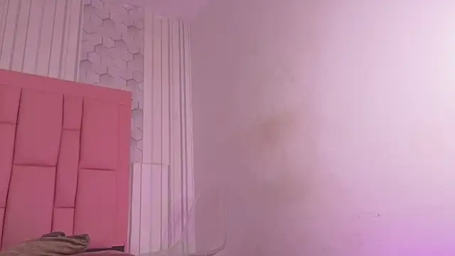 ashlleyray (F teen) - ride my dildo