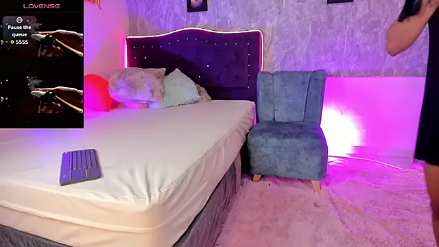 Lauren_smiles webcam