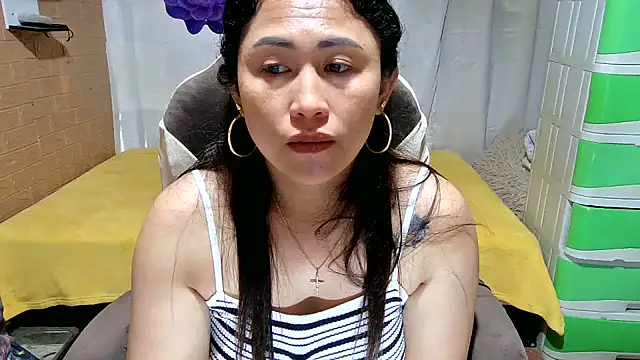 Filipina_Desire live sex cam