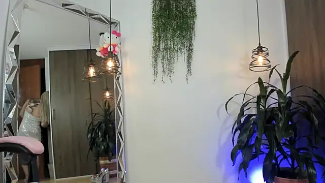 queenramoona-hot live sex cam