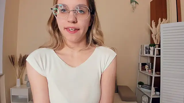 Hello, im Melisa, nice to meet you, lets play tonight 