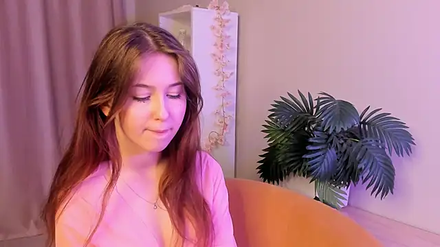 betteselbe - BetteSelbe's free webcam - UK Sex Cams