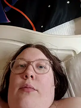 Sexycurvyemilyy webcam